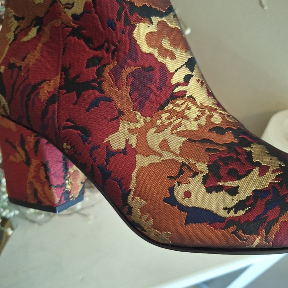 🥰NEW Franco Sarto Olympia tapestry textured floral block heel boot 7.5 - Picture 2 of 15